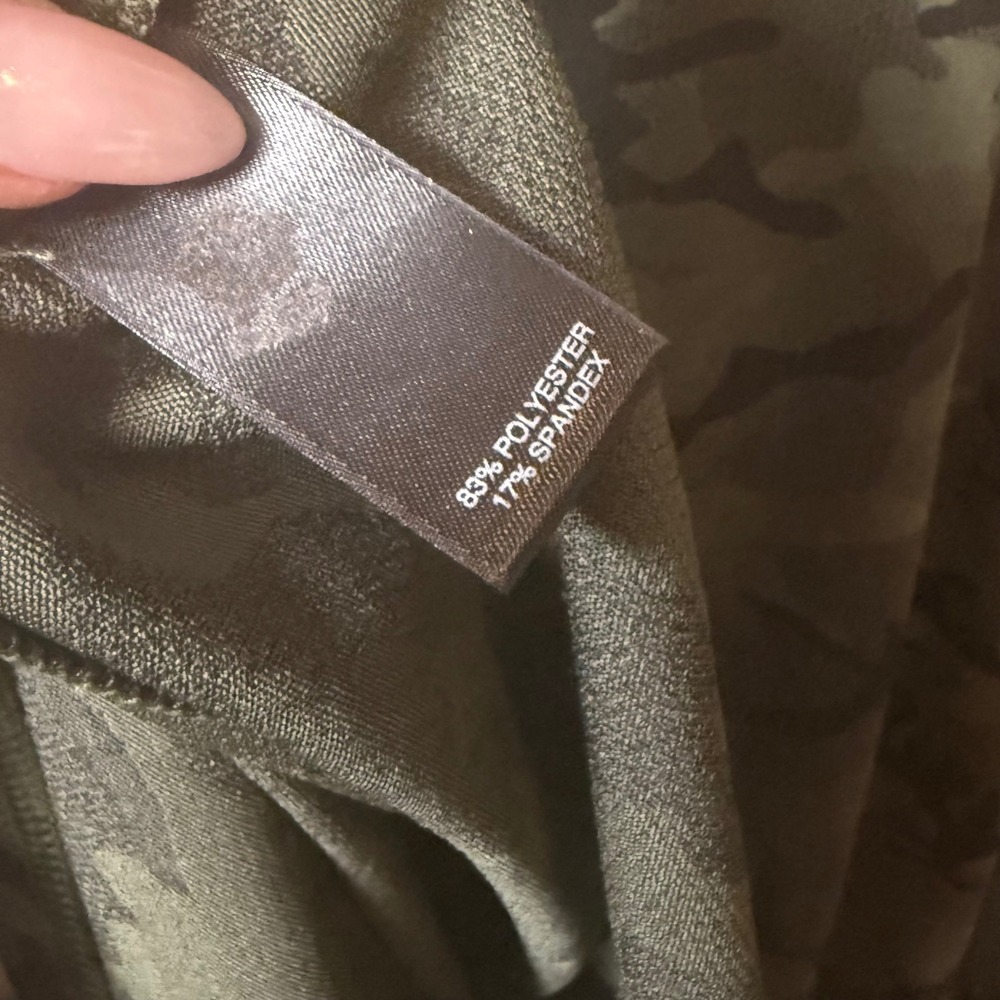 Solaris Active Pullover-Mock Collar 1/4 Zip Pocket. X-Large. Green Camo. - Picture 6 of 6